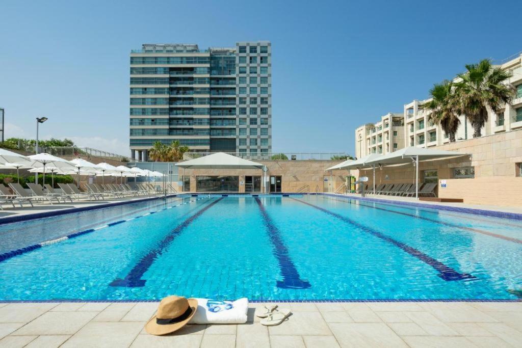 Okeanos Bmarina Aparthotel Herzelia Exterior foto